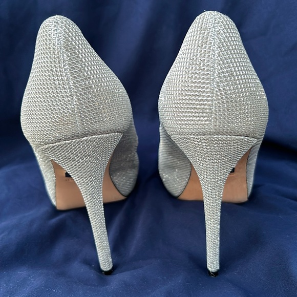 Badgley Mischka Silver Pumps - Picture 6 of 11